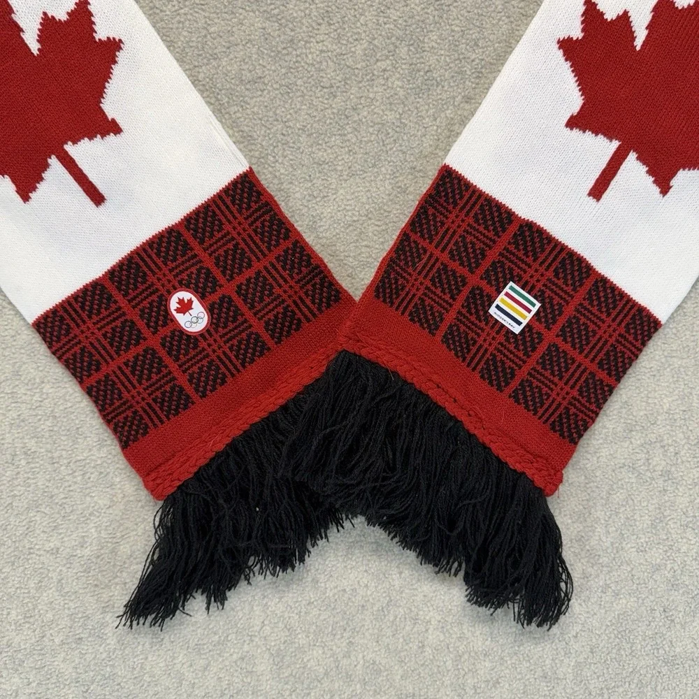 Hudson's Bay Team Canada Olympic Knit Scarf Red Maple Leaf Official Outfitter